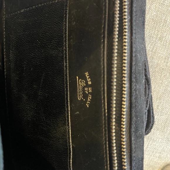 Vintage Gucci Suede Shoulder Bag with Gold Turn-Lock Closure - Picture 4 of 4